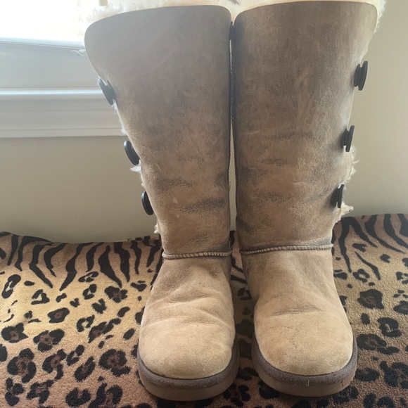 UGG boots - Picture 1 of 4